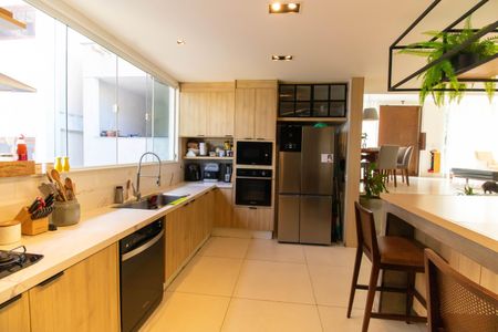 Casa de condomínio à venda com 400m², 5 quartos e 2 vagas Casa de condomínio à venda com 400m², 5 quartos e 2 vagasCozinha