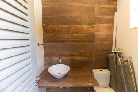 Casa de condomínio à venda com 400m², 5 quartos e 2 vagas Casa de condomínio à venda com 400m², 5 quartos e 2 vagasBanheiro Externo