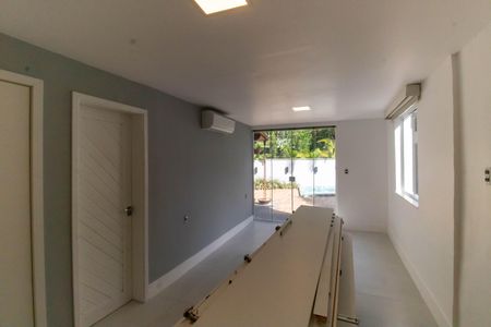 Casa de condomínio à venda com 400m², 5 quartos e 2 vagas Casa de condomínio à venda com 400m², 5 quartos e 2 vagasSuíte 2