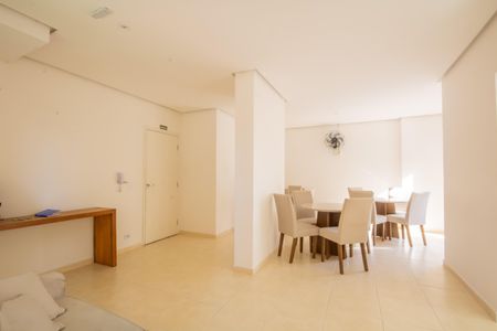 Apartamento para alugar com 44m², 2 quartos e 1 vaga Apartamento para alugar com 44m², 2 quartos e 1 vagaÁrea comum - Salão de festas