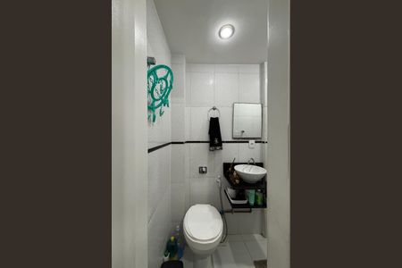 Banheiro social de kitnet/studio à venda com 1 quarto, 22m² em Copacabana, Rio de Janeiro