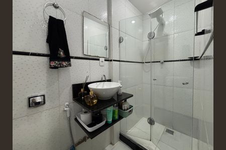 Banheiro social de kitnet/studio à venda com 1 quarto, 22m² em Copacabana, Rio de Janeiro