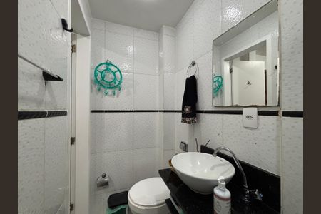 Banheiro social de kitnet/studio à venda com 1 quarto, 22m² em Copacabana, Rio de Janeiro