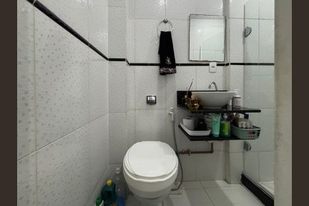 Banheiro social de kitnet/studio à venda com 1 quarto, 22m² em Copacabana, Rio de Janeiro