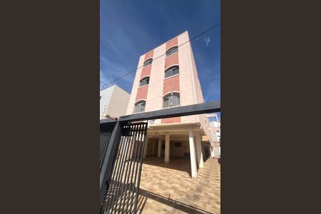 Apartamento à venda com 98m², 2 quartos e 1 vaga Apartamento à venda com 98m², 2 quartos e 1 vagaFachada