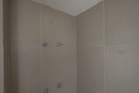 Banheiro de apartamento para alugar com 1 quarto, 25m² em Pinheiros, São Paulo