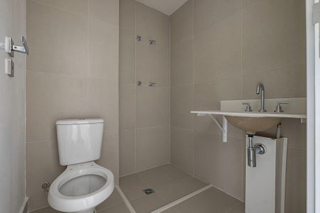 Banheiro de apartamento para alugar com 1 quarto, 25m² em Pinheiros, São Paulo