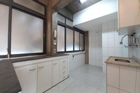 Cozinha  de apartamento à venda com 1 quarto, 54m² em Centro, Campinas