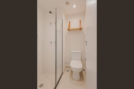 Banheiro Social de kitnet/studio para alugar com 1 quarto, 29m² em Pinheiros, São Paulo