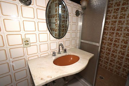 Casa para alugar com 338m², 5 quartos e 4 vagasBanheiro 2