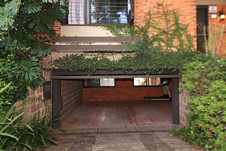 Casa para alugar com 338m², 5 quartos e 4 vagasFachada 