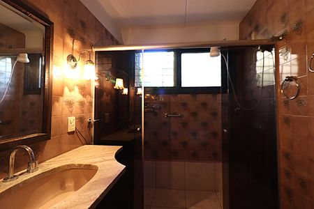 Casa para alugar com 338m², 5 quartos e 4 vagasSuíte - Banheiro