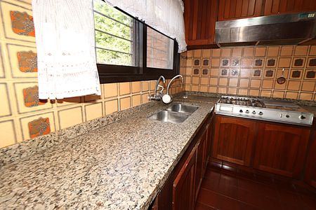 Casa para alugar com 338m², 5 quartos e 4 vagasCozinha