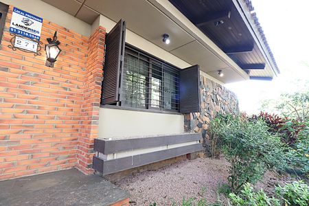 Casa para alugar com 338m², 5 quartos e 4 vagasFachada 