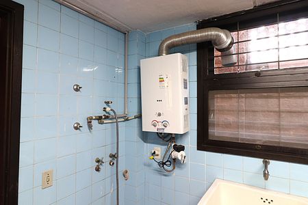 Casa para alugar com 338m², 5 quartos e 4 vagasBanheiro - Salão de festas