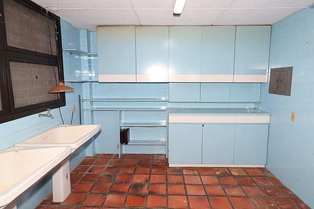 Casa para alugar com 338m², 5 quartos e 4 vagasBanheiro - Salão de festas