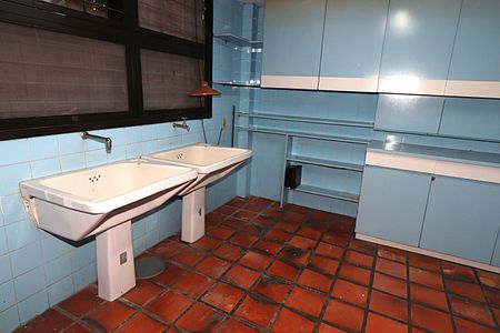 Casa para alugar com 338m², 5 quartos e 4 vagasBanheiro - Salão de festas