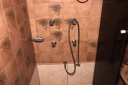 Casa para alugar com 338m², 5 quartos e 4 vagasSuíte - Banheiro