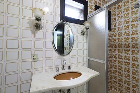 Casa para alugar com 338m², 5 quartos e 4 vagasBanheiro 2