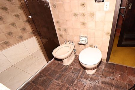 Casa para alugar com 338m², 5 quartos e 4 vagasSuíte - Banheiro