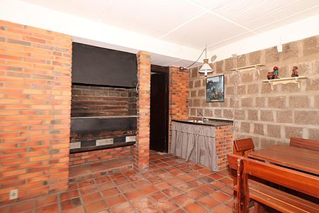 Casa para alugar com 338m², 5 quartos e 4 vagasÁrea comum - Salão de festas