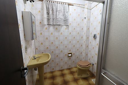 Casa para alugar com 338m², 5 quartos e 4 vagasBanheiro do Zelador