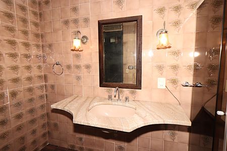 Casa para alugar com 338m², 5 quartos e 4 vagasSuíte - Banheiro