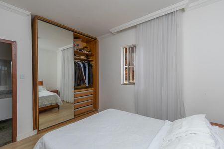 Casa à venda com 360m², 3 quartos e 5 vagas Casa à venda com 360m², 3 quartos e 5 vagasSuíte