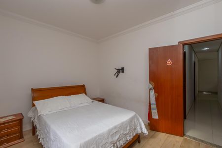 Casa à venda com 360m², 3 quartos e 5 vagas Casa à venda com 360m², 3 quartos e 5 vagasSuíte