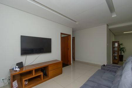 Casa à venda com 360m², 3 quartos e 5 vagas Casa à venda com 360m², 3 quartos e 5 vagasSala