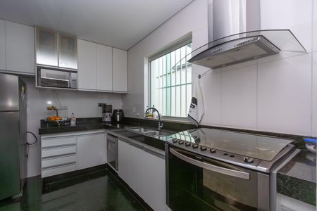 Casa à venda com 360m², 3 quartos e 5 vagas Casa à venda com 360m², 3 quartos e 5 vagasCozinha
