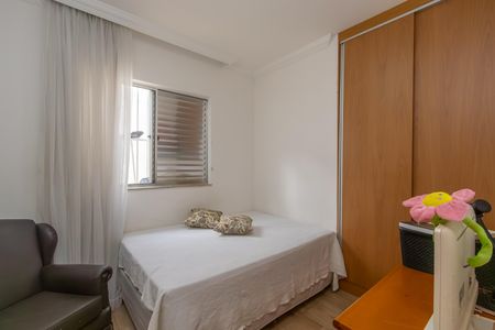 Casa à venda com 360m², 3 quartos e 5 vagas Casa à venda com 360m², 3 quartos e 5 vagasQuarto 2