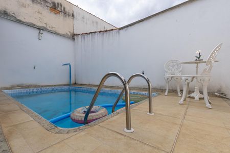 Casa à venda com 360m², 3 quartos e 5 vagas Casa à venda com 360m², 3 quartos e 5 vagasPiscina