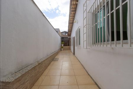Casa à venda com 360m², 3 quartos e 5 vagas Casa à venda com 360m², 3 quartos e 5 vagasCorredor