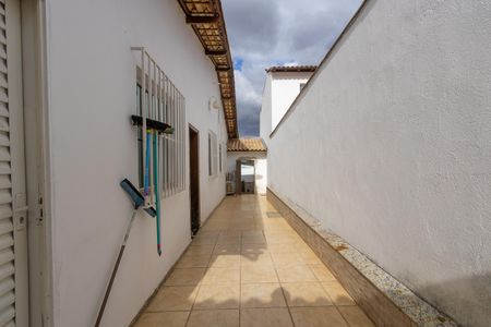 Casa à venda com 360m², 3 quartos e 5 vagas Casa à venda com 360m², 3 quartos e 5 vagasCorredor