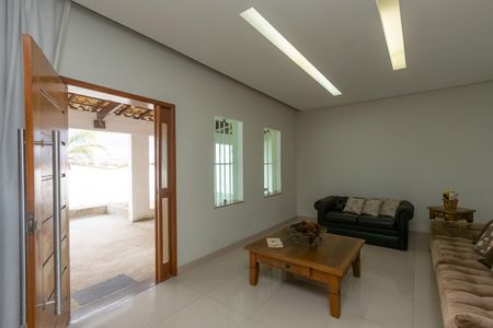 Casa à venda com 360m², 3 quartos e 5 vagas Casa à venda com 360m², 3 quartos e 5 vagasSala