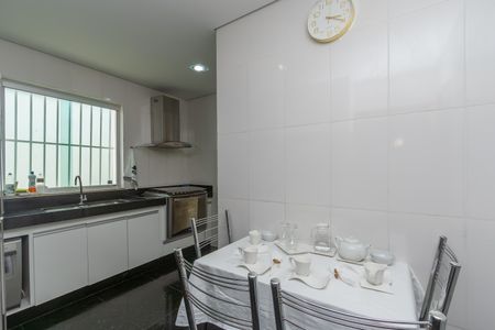 Casa à venda com 360m², 3 quartos e 5 vagas Casa à venda com 360m², 3 quartos e 5 vagasCozinha
