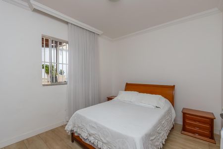 Casa à venda com 360m², 3 quartos e 5 vagas Casa à venda com 360m², 3 quartos e 5 vagasSuíte