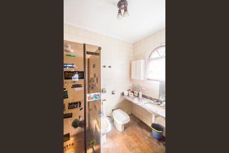 Casa de condomínio à venda com 385m², 4 quartos e 1 vaga Casa de condomínio à venda com 385m², 4 quartos e 1 vagaBanheiro da Suíte 1