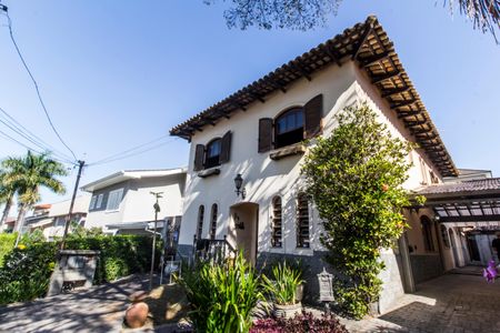 Casa de condomínio à venda com 385m², 4 quartos e 1 vaga Casa de condomínio à venda com 385m², 4 quartos e 1 vagaFachada