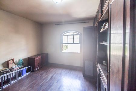 Casa de condomínio à venda com 385m², 4 quartos e 1 vaga Casa de condomínio à venda com 385m², 4 quartos e 1 vagaQuarto