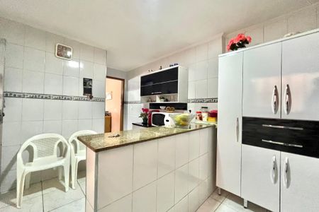 Casa à venda com 100m², 4 quartos e 1 vaga Casa à venda com 100m², 4 quartos e 1 vagaCozinha
