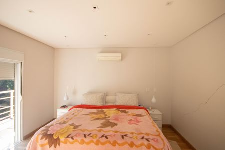 Casa à venda com 550m², 4 quartos e 8 vagas Casa à venda com 550m², 4 quartos e 8 vagasSuíte 1