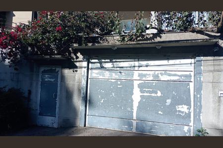 Casa à venda com 550m², 4 quartos e 8 vagas Casa à venda com 550m², 4 quartos e 8 vagasFachada