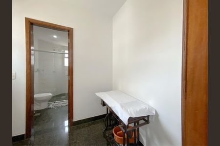 Apartamento à venda com 116m², 3 quartos e 2 vagas Apartamento à venda com 116m², 3 quartos e 2 vagasQuarto de Serviço