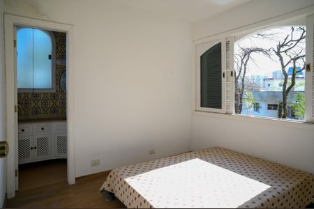 Casa à venda com 356m², 5 quartos e 4 vagas Casa à venda com 356m², 5 quartos e 4 vagasSuíte 2