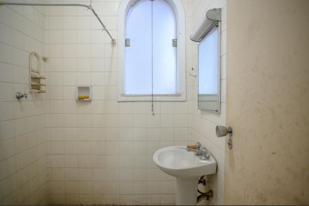 Casa à venda com 356m², 5 quartos e 4 vagas Casa à venda com 356m², 5 quartos e 4 vagasCasa 2 - Banheiro