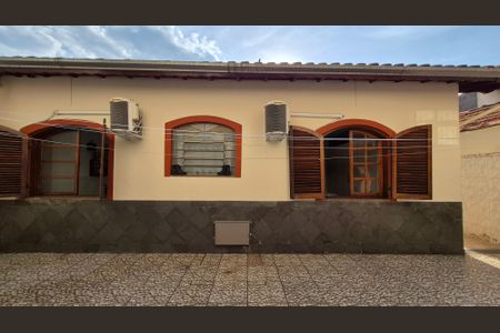 Casa à venda com 227m², 3 quartos e 4 vagas Casa à venda com 227m², 3 quartos e 4 vagasArea Externa