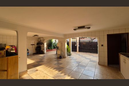 Casa à venda com 227m², 3 quartos e 4 vagas Casa à venda com 227m², 3 quartos e 4 vagasGaragem