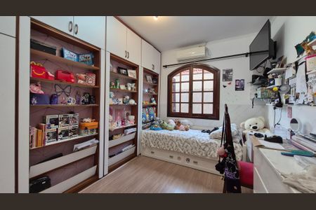 Casa à venda com 227m², 3 quartos e 4 vagas Casa à venda com 227m², 3 quartos e 4 vagasQuarto 2